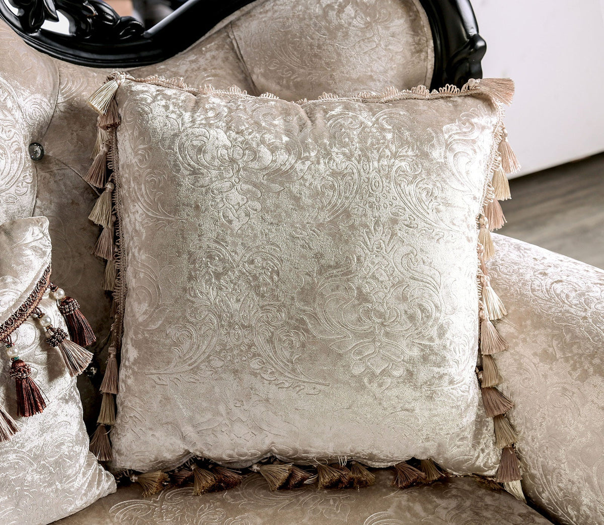 Acapulco Black/Off-White Traditional Living Room Set
