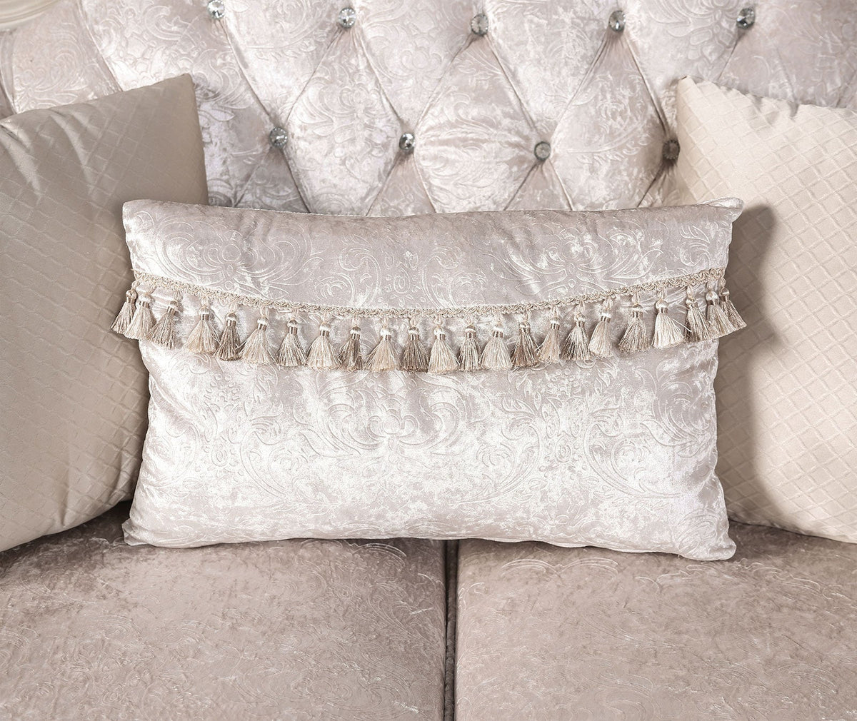 Acapulco Off-White Traditional Living Room Set