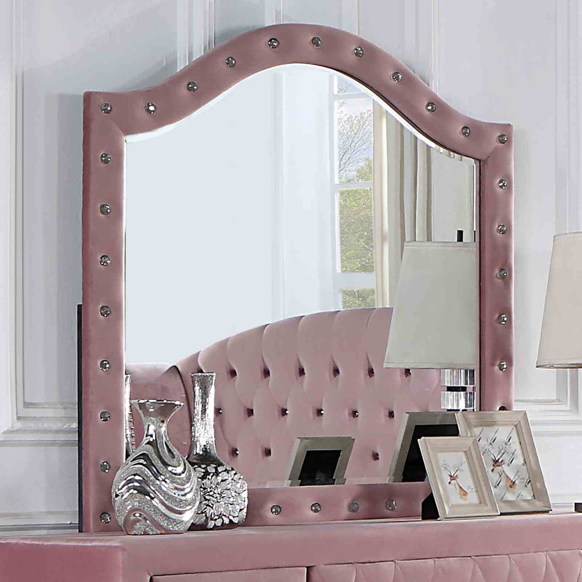 Zohar Pink 4-Piece Full Bedroom Set