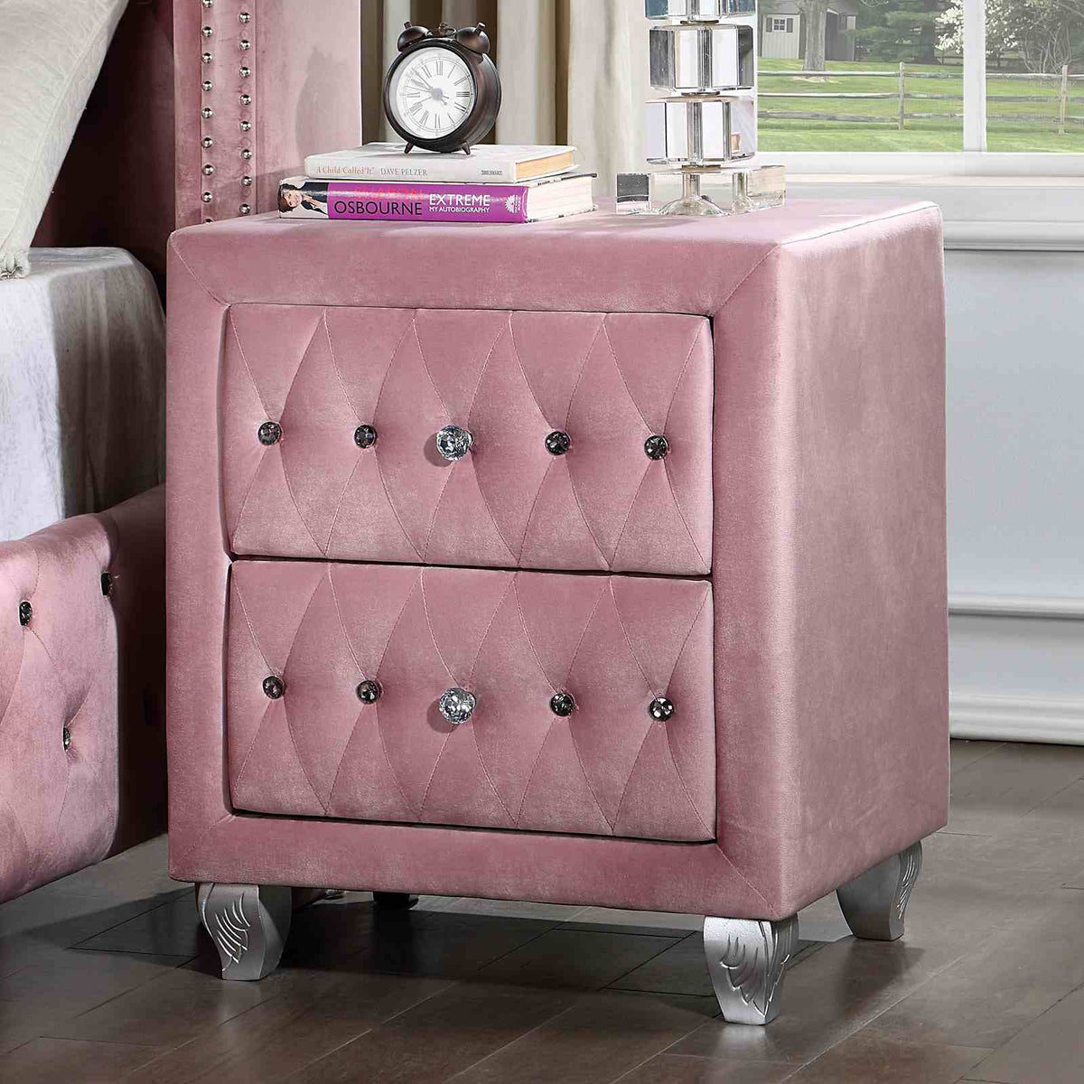 Zohar Pink 4-Piece Full Bedroom Set