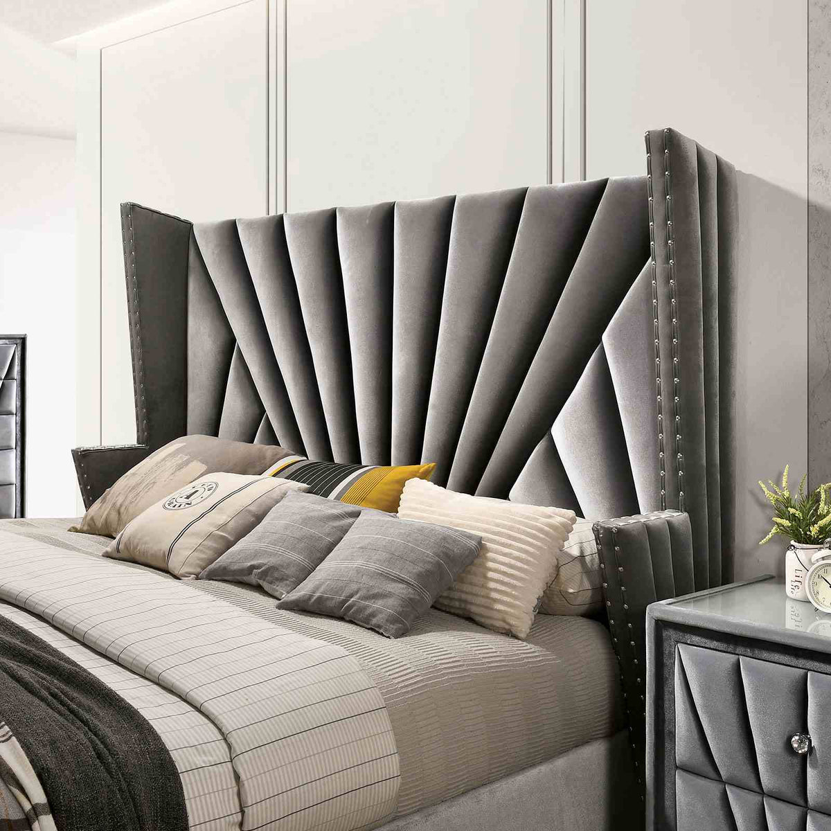 Carissa Gray 5-Piece Queen Bedroom Set