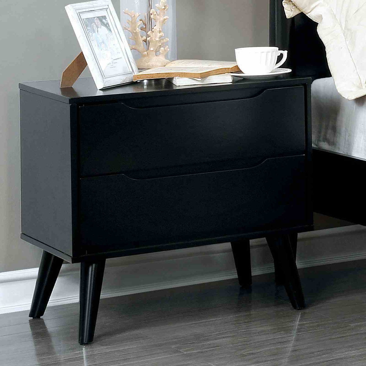 Lennart Black 5-Piece Queen Bedroom Set