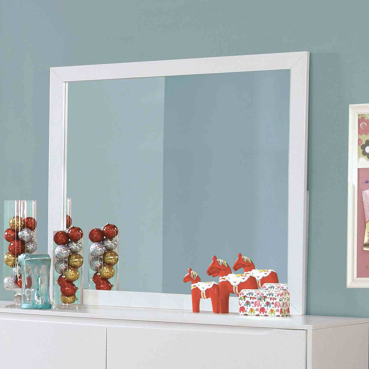 Lennart White 5-Piece Queen Bedroom Set