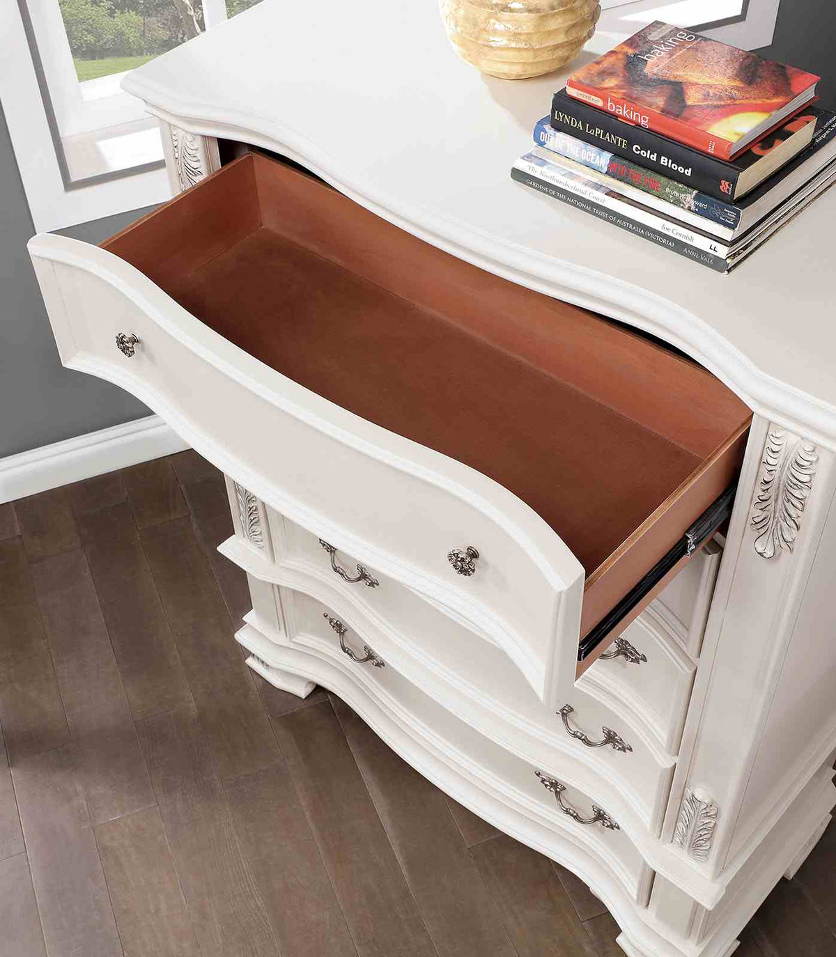 Esparanza Pearl White 5-Piece Queen Bedroom Set