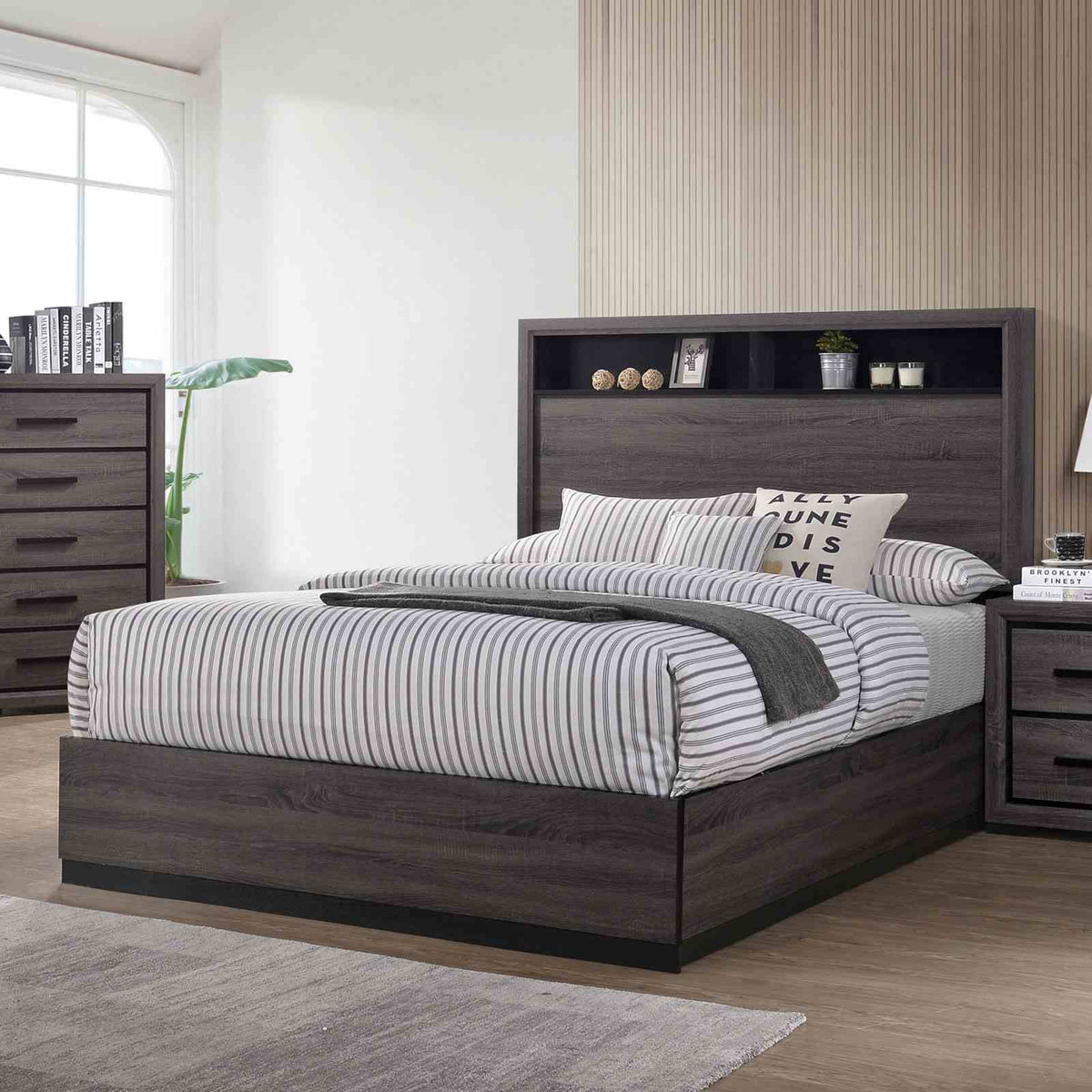 Conwy Gray 5-Piece Queen Bedroom Set