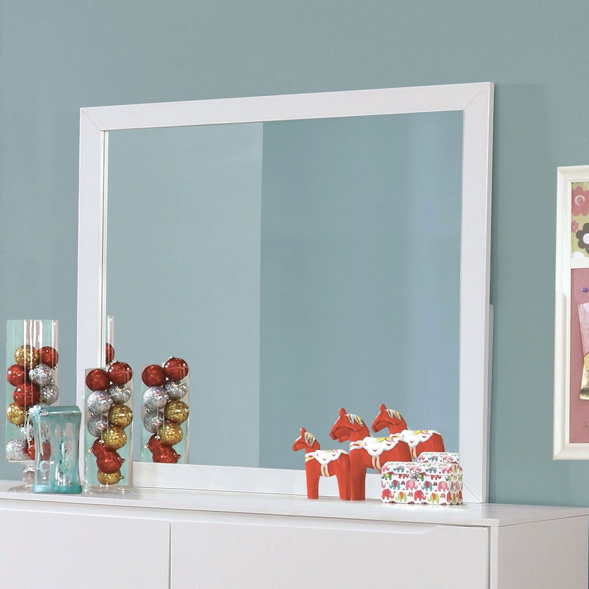 Lennart White Modern Bedroom Set