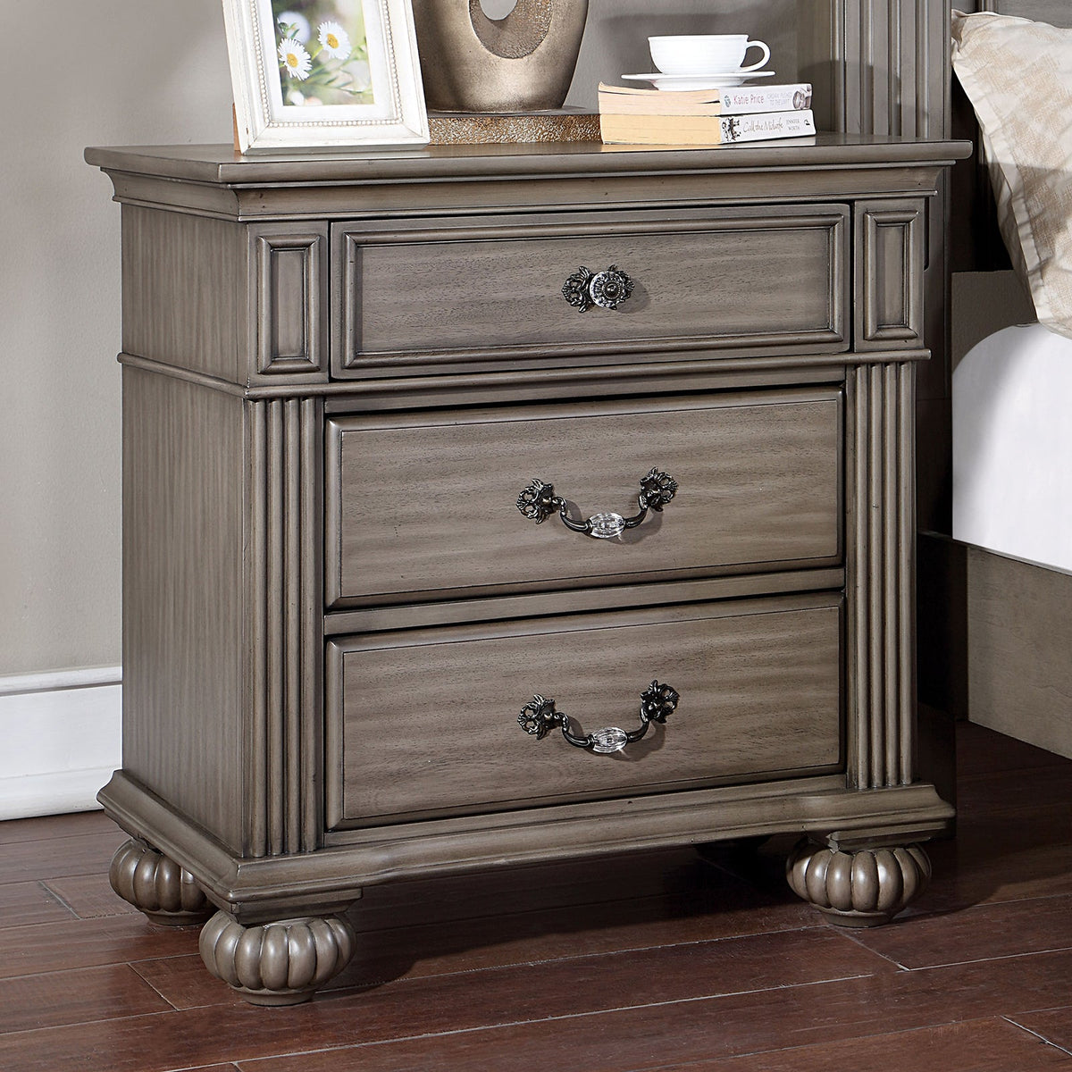 Syracuse Gray Traditional Bedroom Set