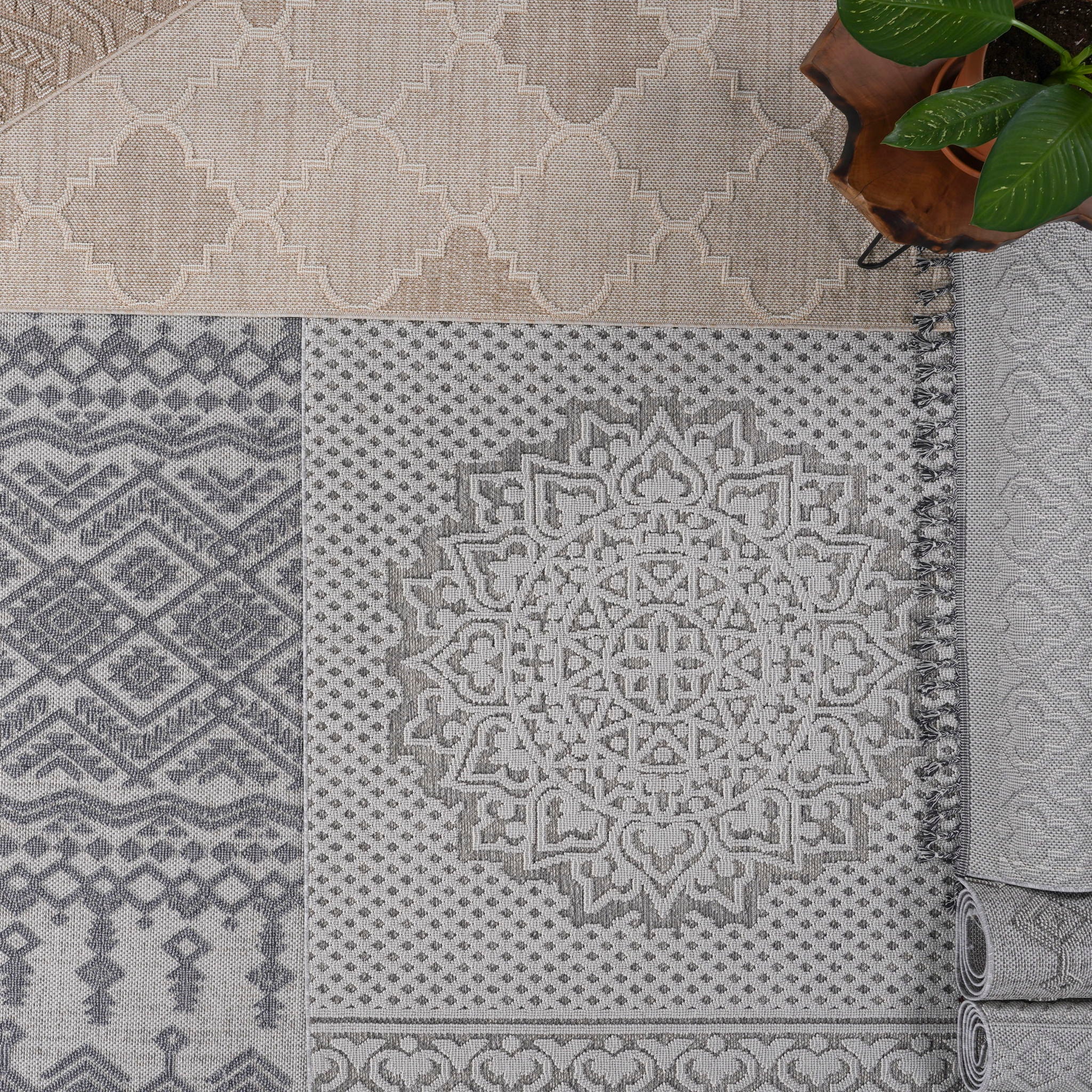 Guros - 6' X 9' Medallion Indoor / Outdoor Area Rug - Beige