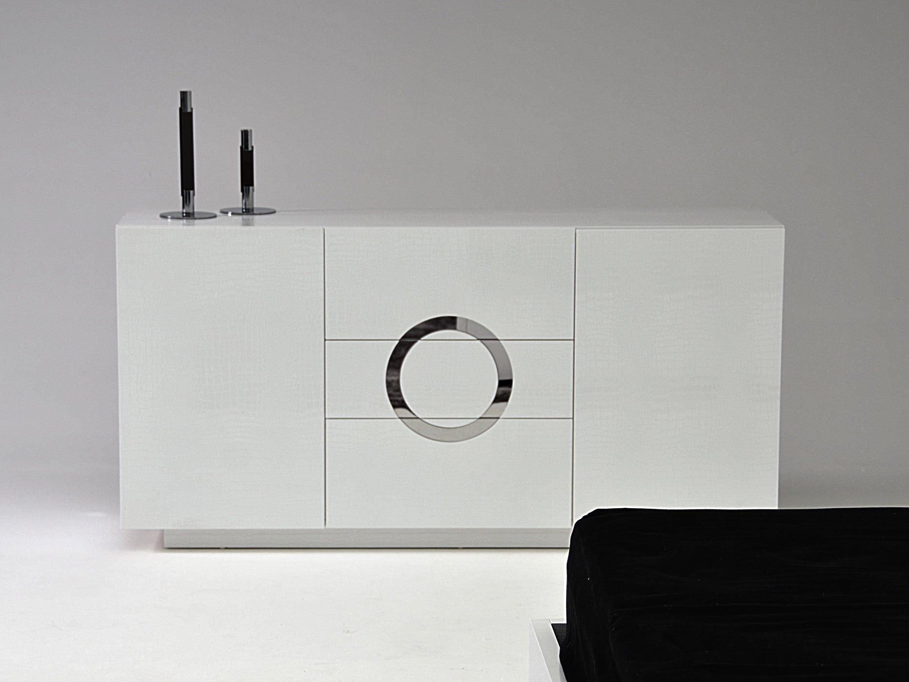 Queen A&X Ovidius Modern Queen Bedroom Set
