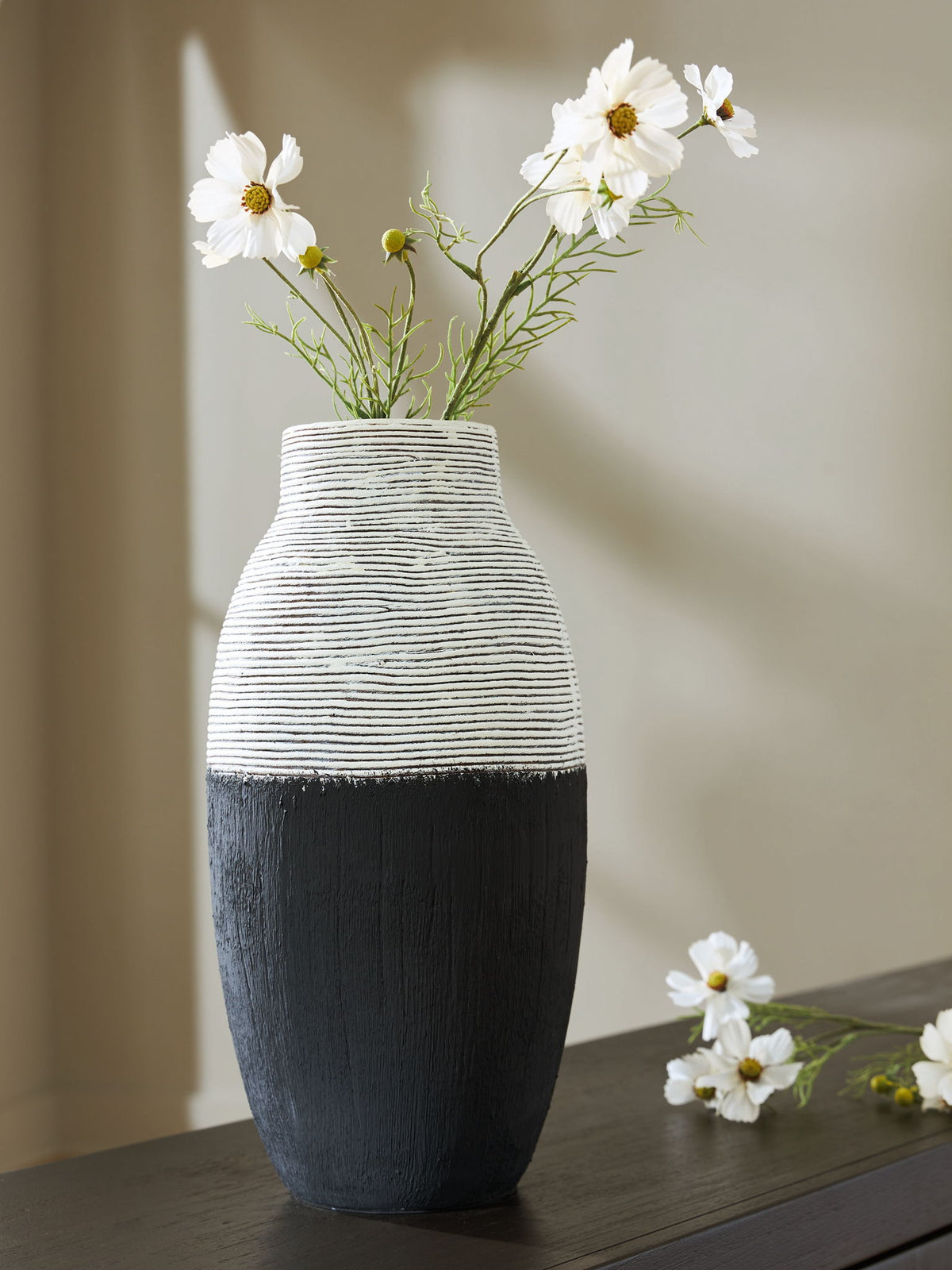 Girtha - Vase