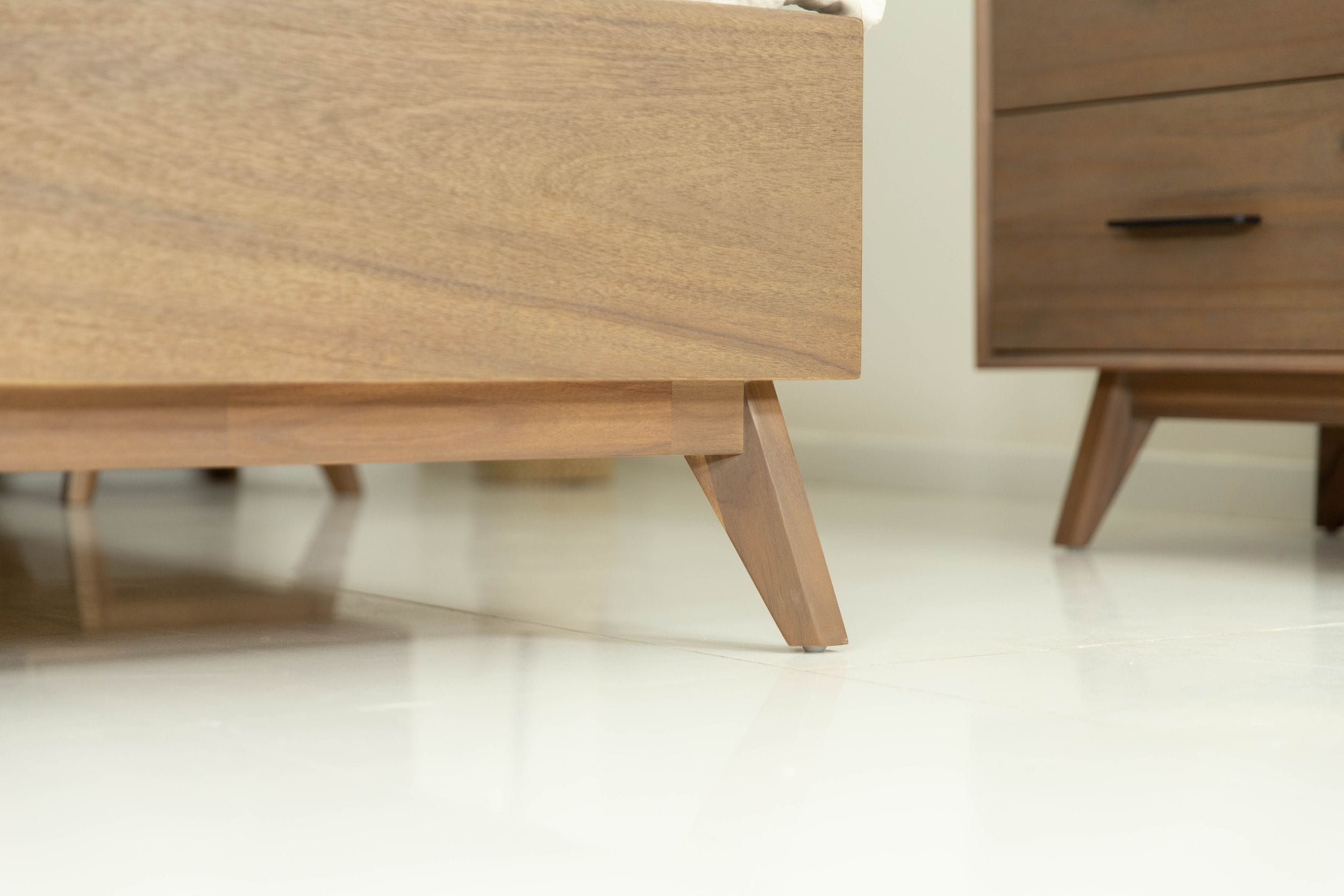Modrest Claire - Queen Contemporary Walnut Bed