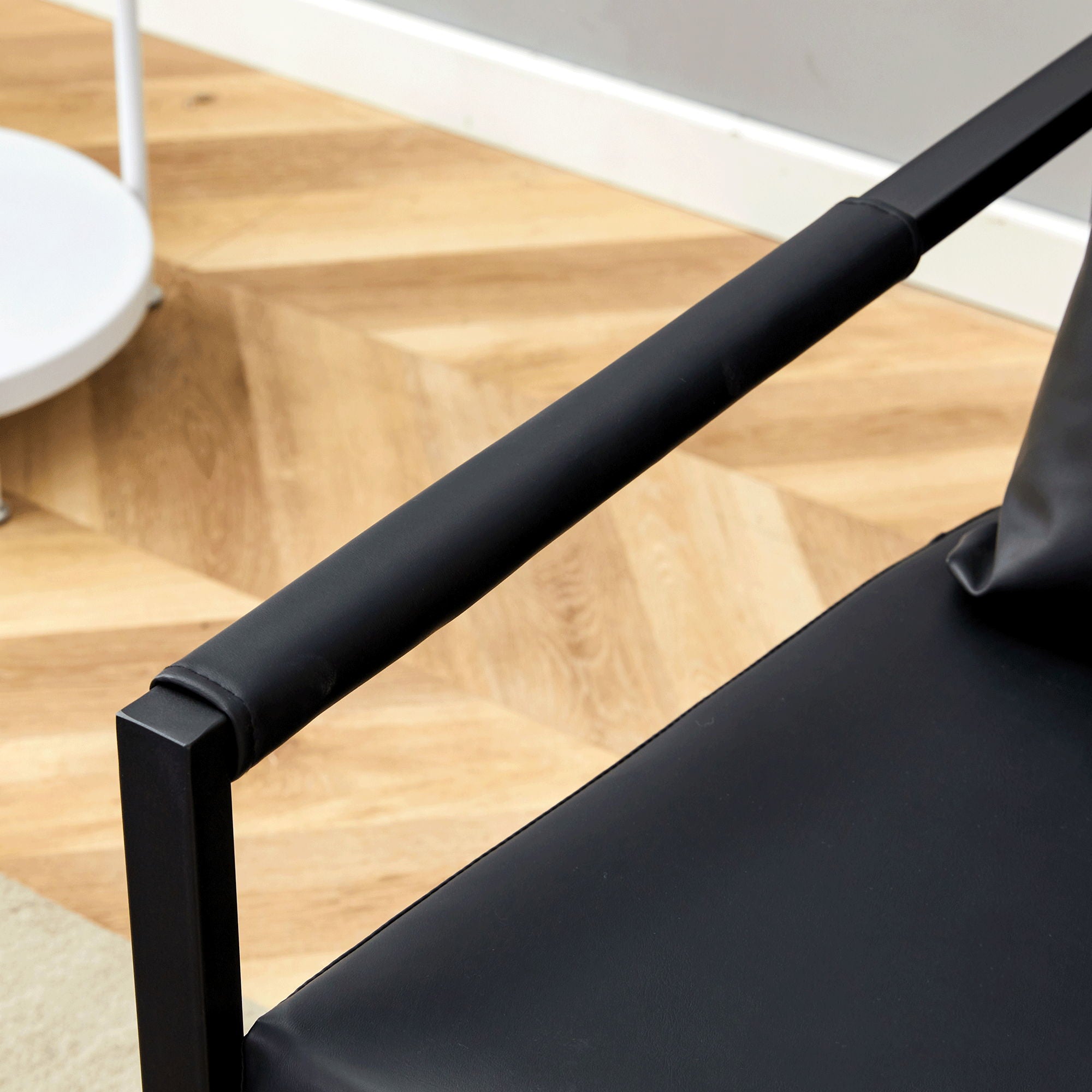 Classic And Metal Frame Sofa, Ergonomically Designed, A Perfect Blend Of Modern And Industrial Styles