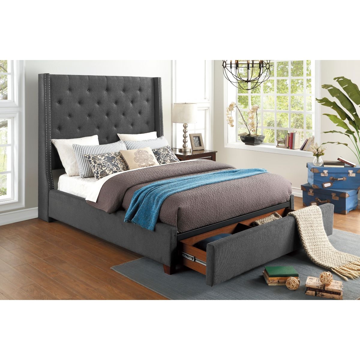 Fairborn - Platform Bed With Storage Footboard