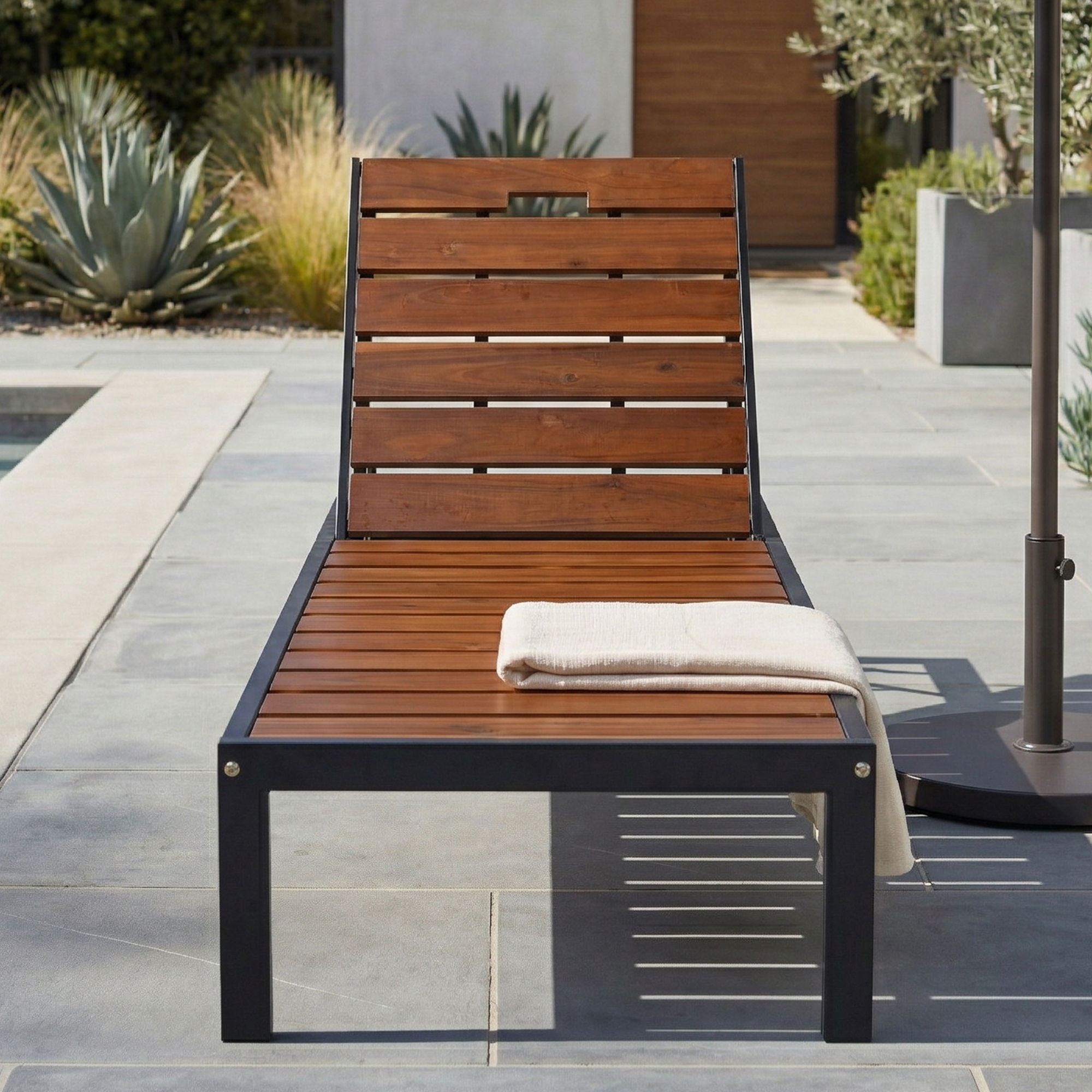 Outdoor Chaise With Adjustable Backrest