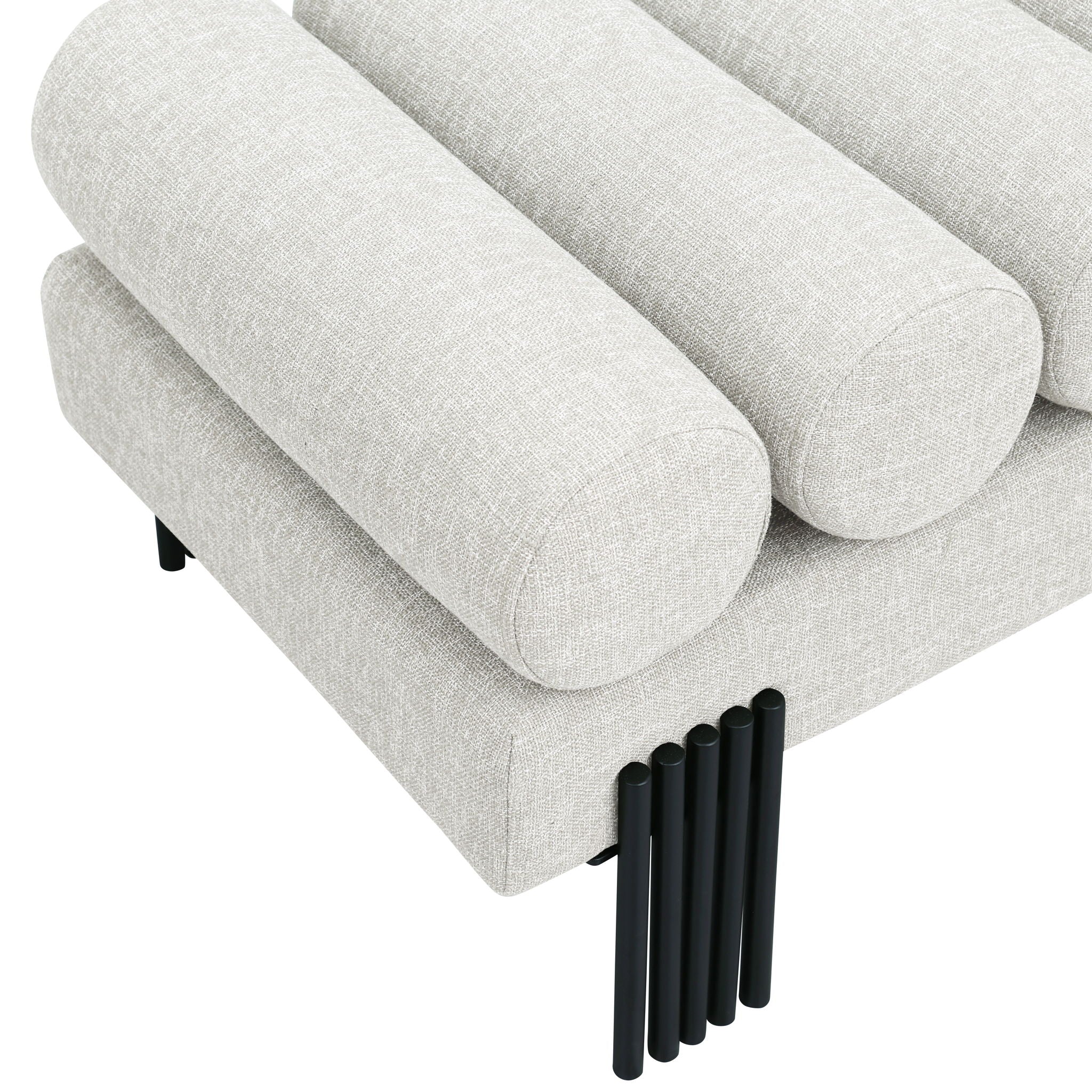 Akeela - Bench