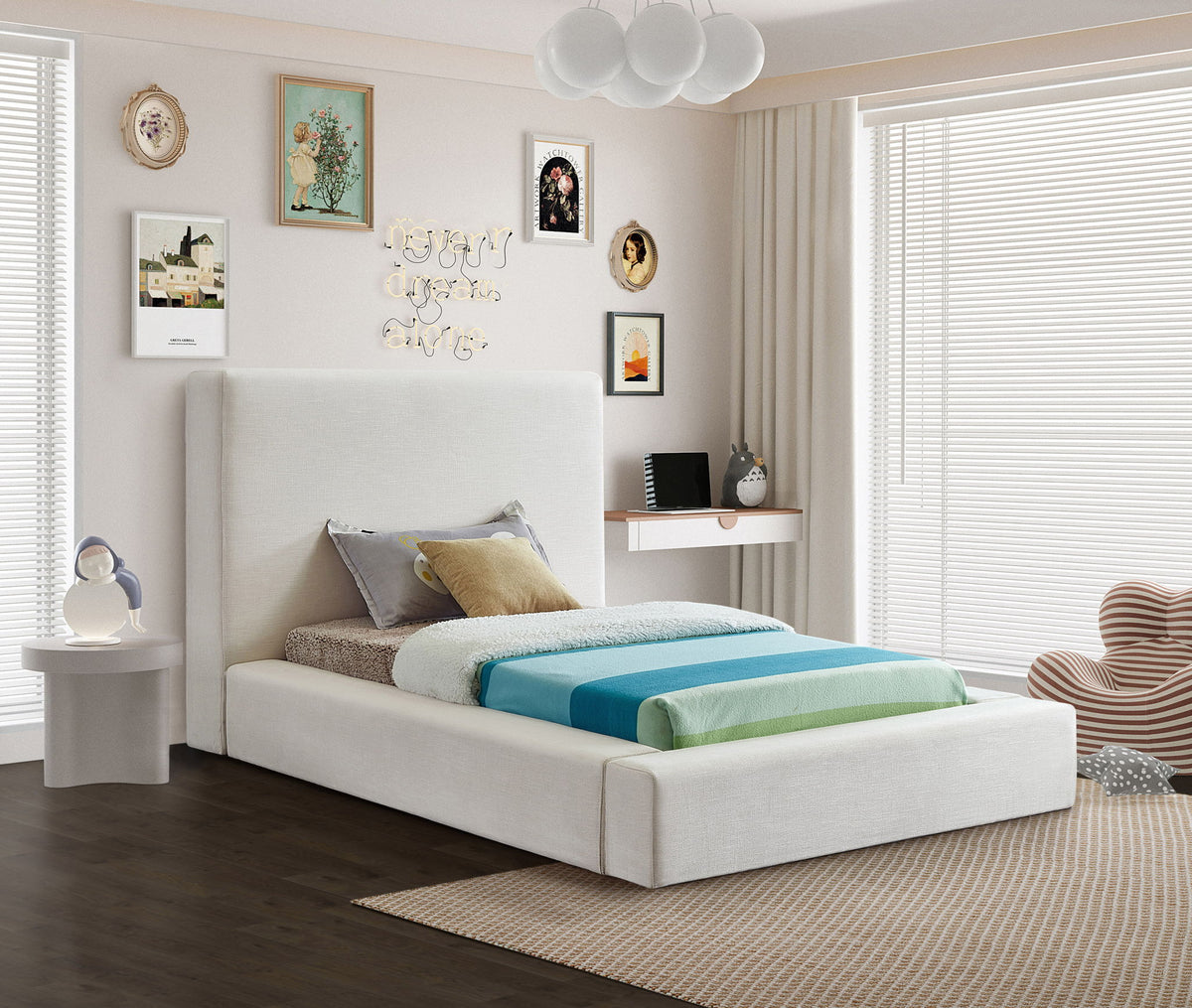 Devin - Bed