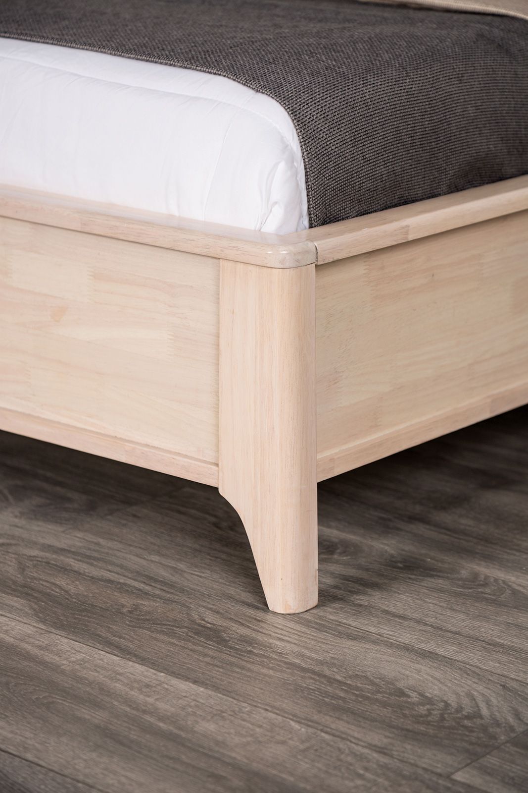 Gervais White Wash Queen Platform Bed